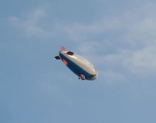 飛行機の夢 飛行船の夢の夢占い 夢の夢占い