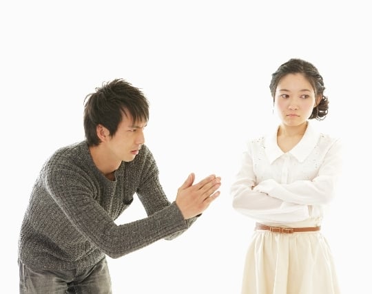 喧嘩して<strong>謝る</strong>夢 喧嘩して<strong>謝る</strong>夢