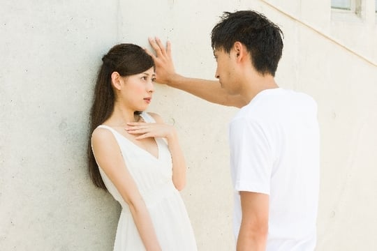 恋人に<strong>壁ドンされる</strong>夢 恋人に<strong>壁ドンされる</strong>夢