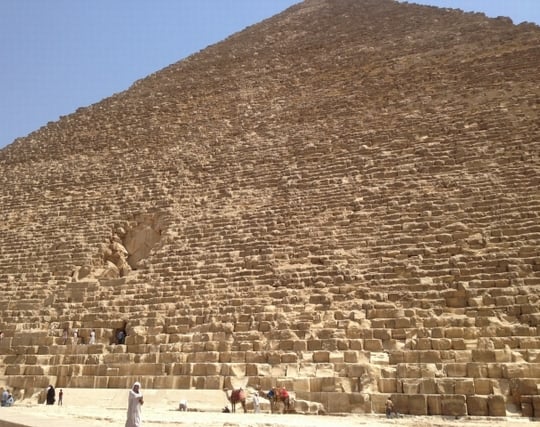 厳かなピラミッドの夢