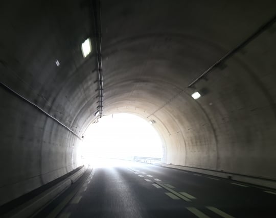 トンネルの出口に差し掛かる夢