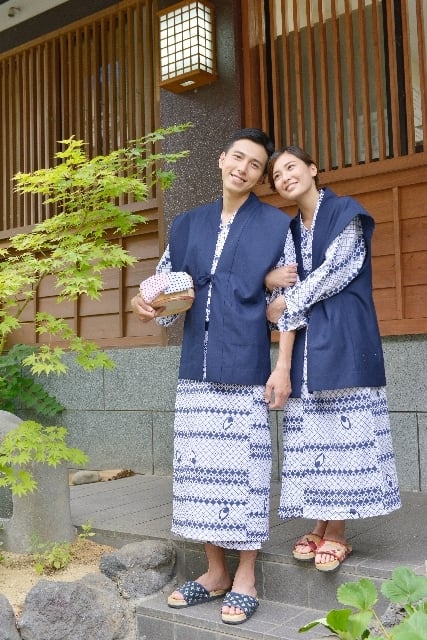 <strong>異性</strong>と腕を組む夢