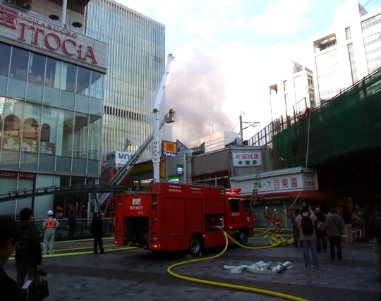消防車が火事に放<strong>水</strong>する夢