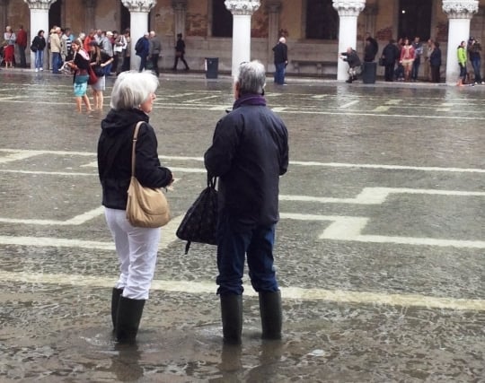 洪<strong>水</strong>から避難する夢