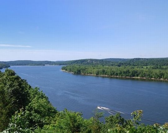 <strong>綺麗な水</strong>がゆったり流れる大きな川の夢 <strong>綺麗な水</strong>がゆったり流れる大きな川の夢