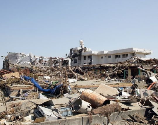 津波で何かが崩れる夢 津波で何かが崩れる夢