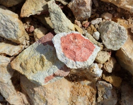 隕石が割れる夢 隕石が割れる夢